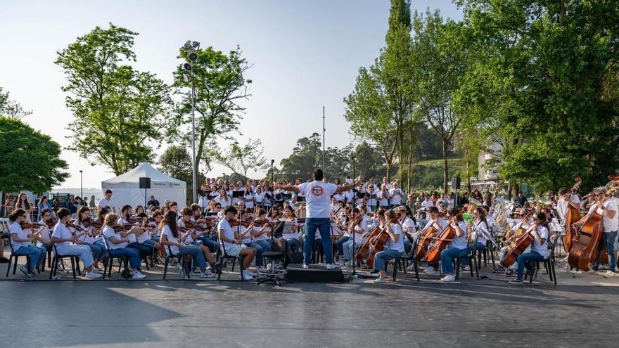 La Escuela de Música de Oleiros pone el broche de oro al curso con un domingo repleto de actuaciones