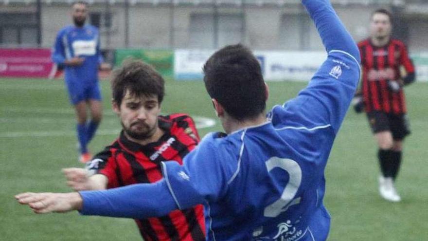 Una jugada del partido disputado ayer. // Bernabé/Luismy