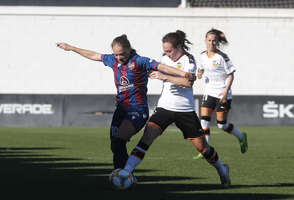 Las imágenes del derbi Valencia - Levante femenino