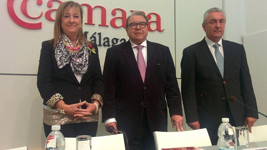 Mari Paz Hurtado, Jerónimo Pérez Casero y Pedro García, ayer en la Cámara.