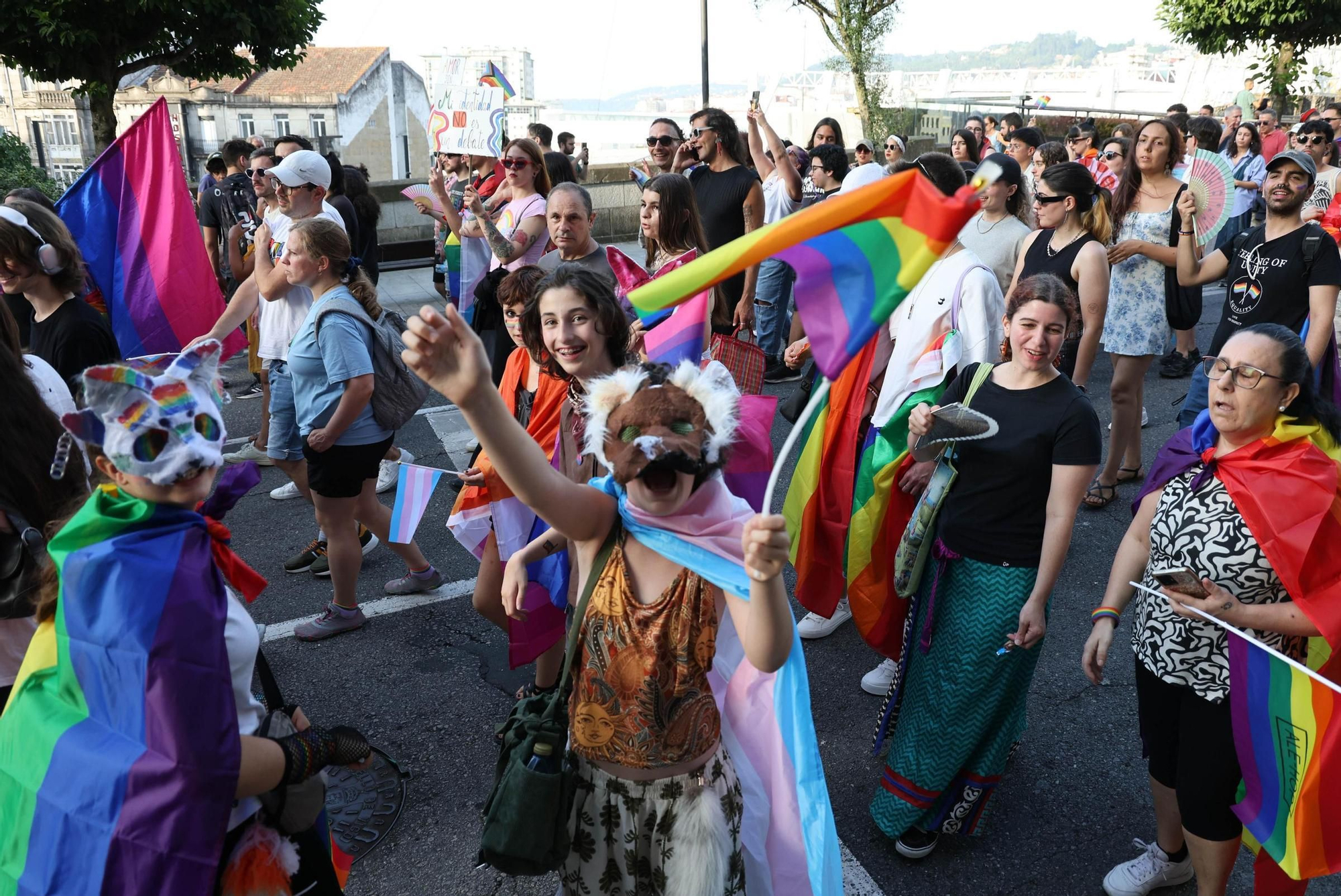 Una multitudinaria marcha celebra el Orgullo más colectivo en Vigo