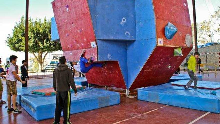 Las competiciones de escalada se sucedieron durante toda la jornada de ayer.