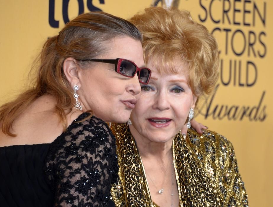 Muere Debbie Reynolds, madre de Carrie Fisher