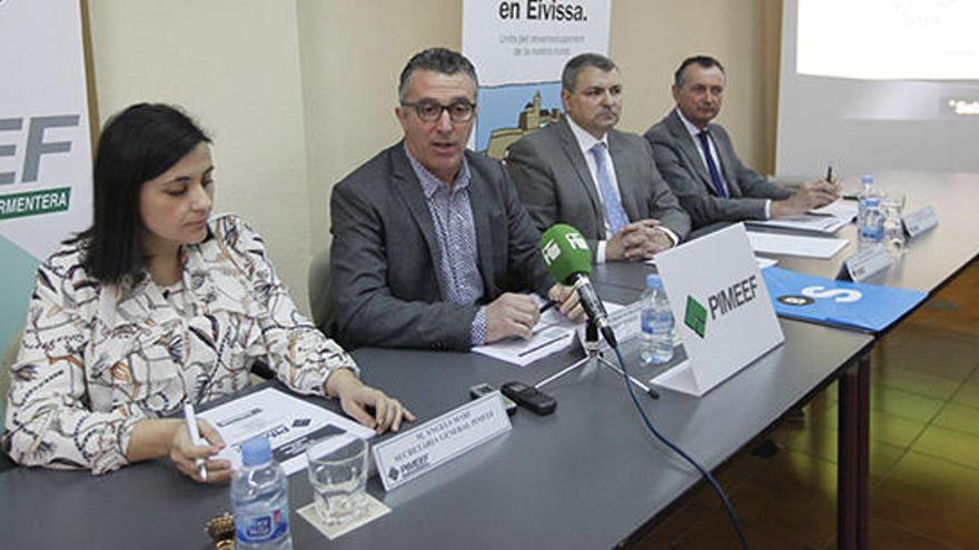 Marí, Rojo, Prohens y Prats, durante la presentación de la encuesta anual de Pimeef.