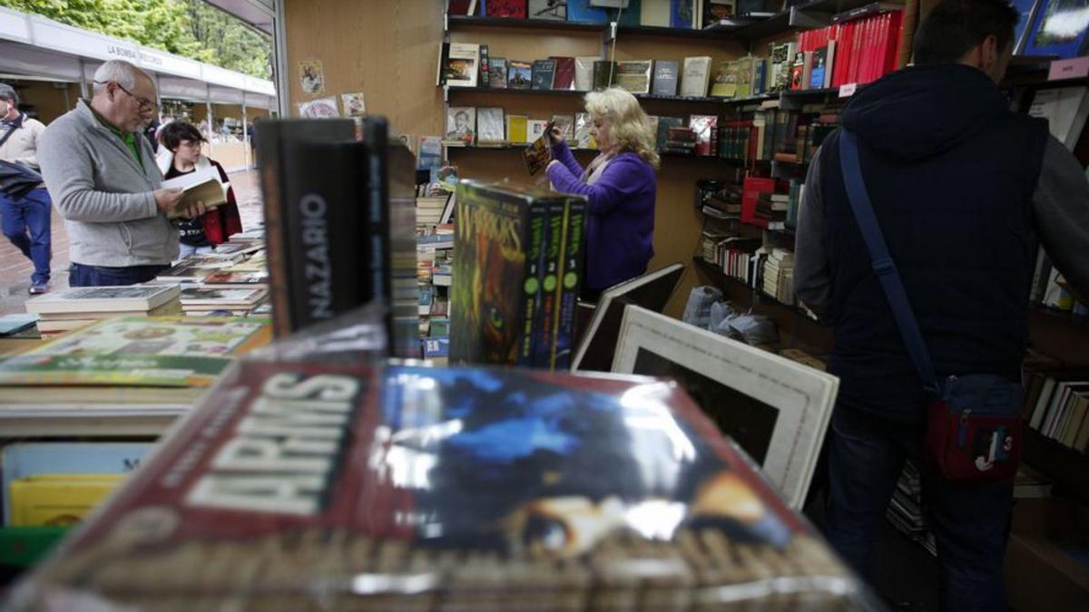 Una feria del libro antiguo y de ocasión en Las Meanas. | M. V.