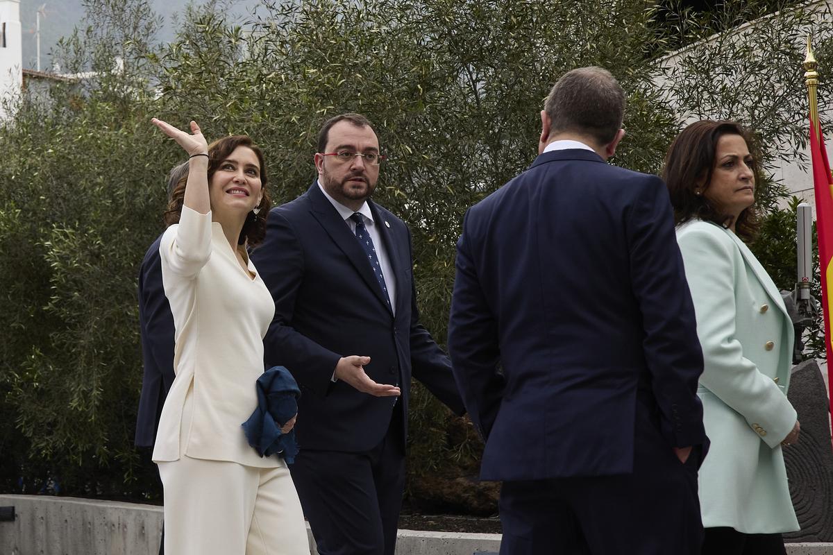 Isabel Díaz Ayuso y Adrián Barbón, en una imagen de archivo.