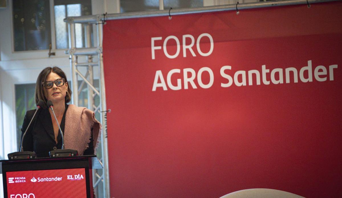 La directora territorial de Banco Santander en Canarias, Beatriz Martínez. |  | A. J.