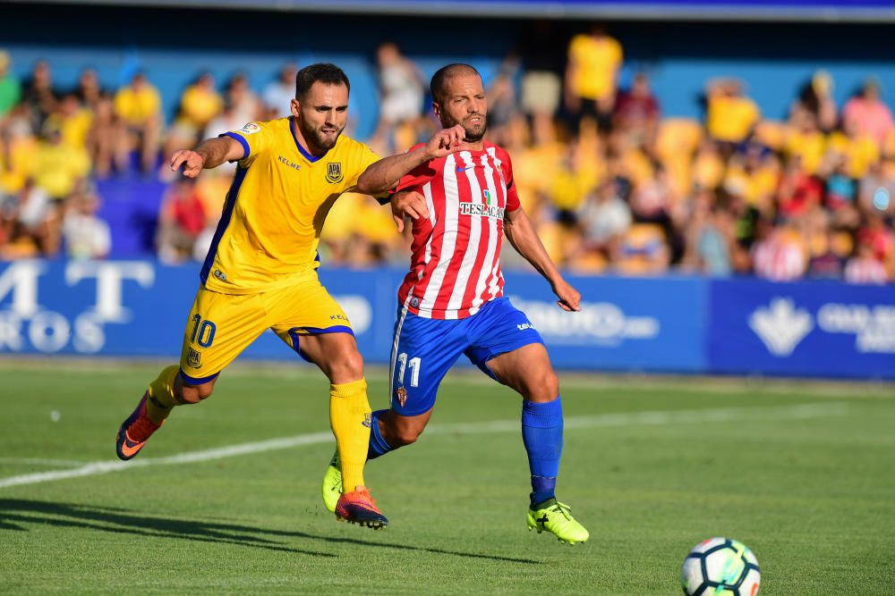 El partido entre el Alcorcón y el Sporting, en imágenes