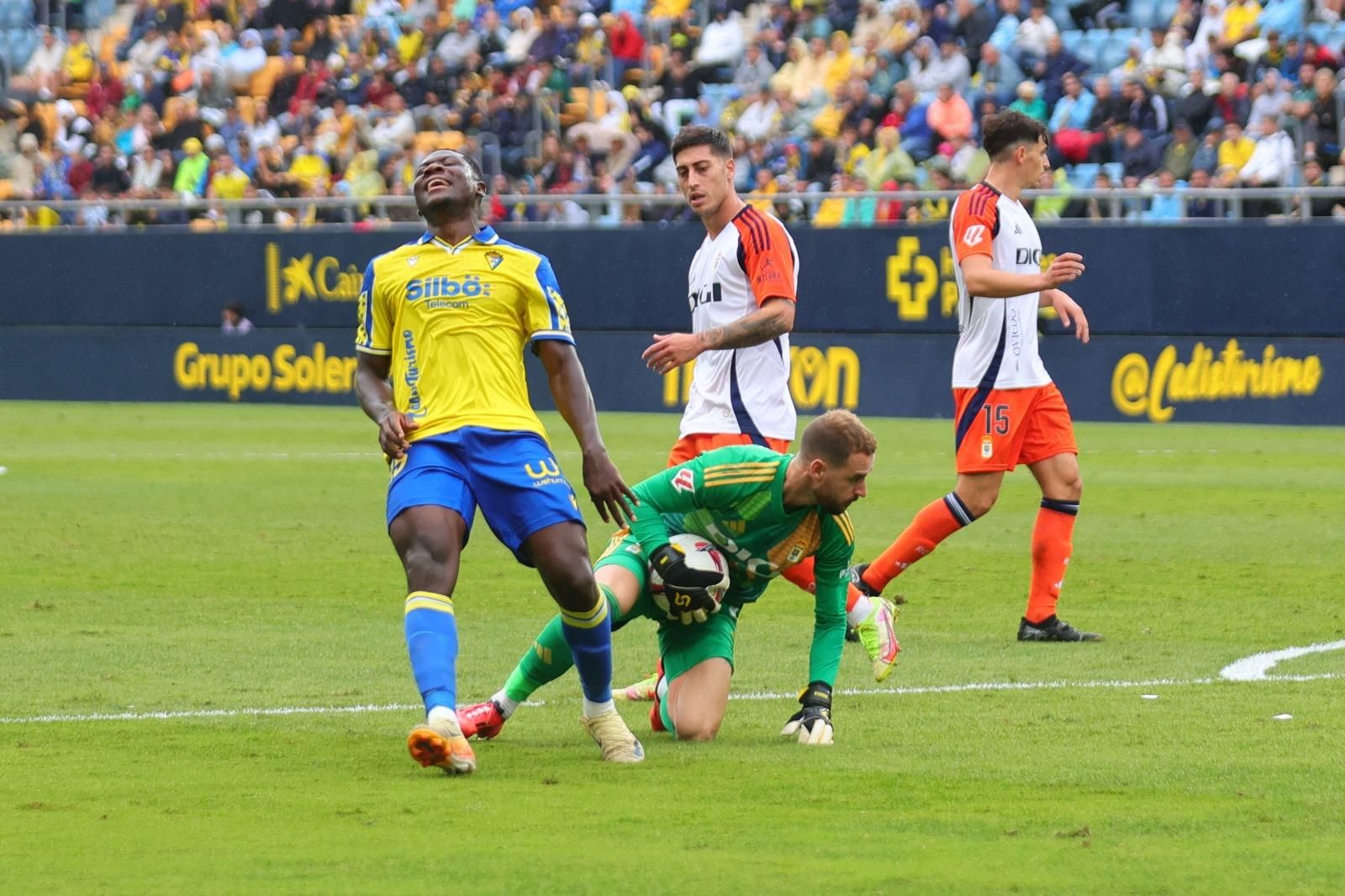 EN IMÁGENES: El Cádiz-Real Oviedo disputado en el Nuevo Mirandilla