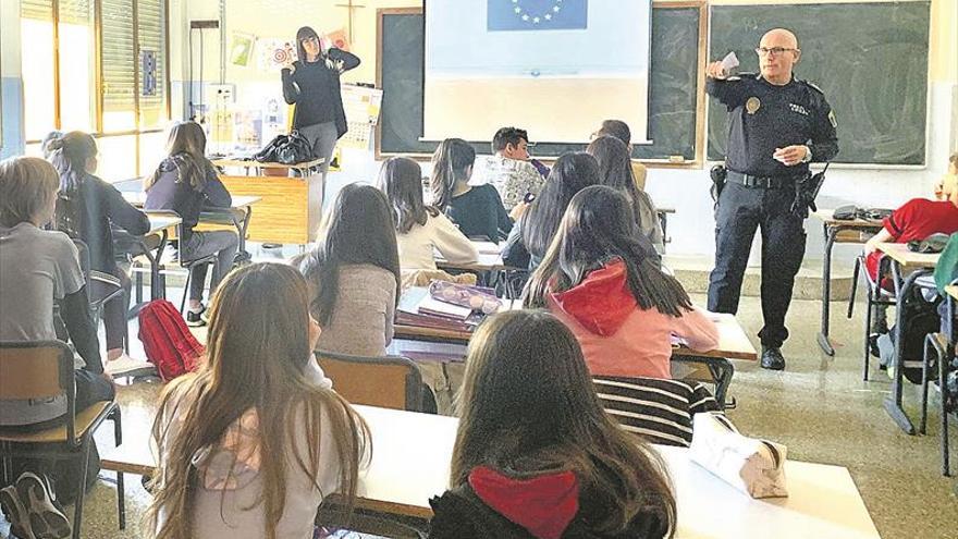 La Policía Local de Onda forma a jóvenes para prevenir adicciones