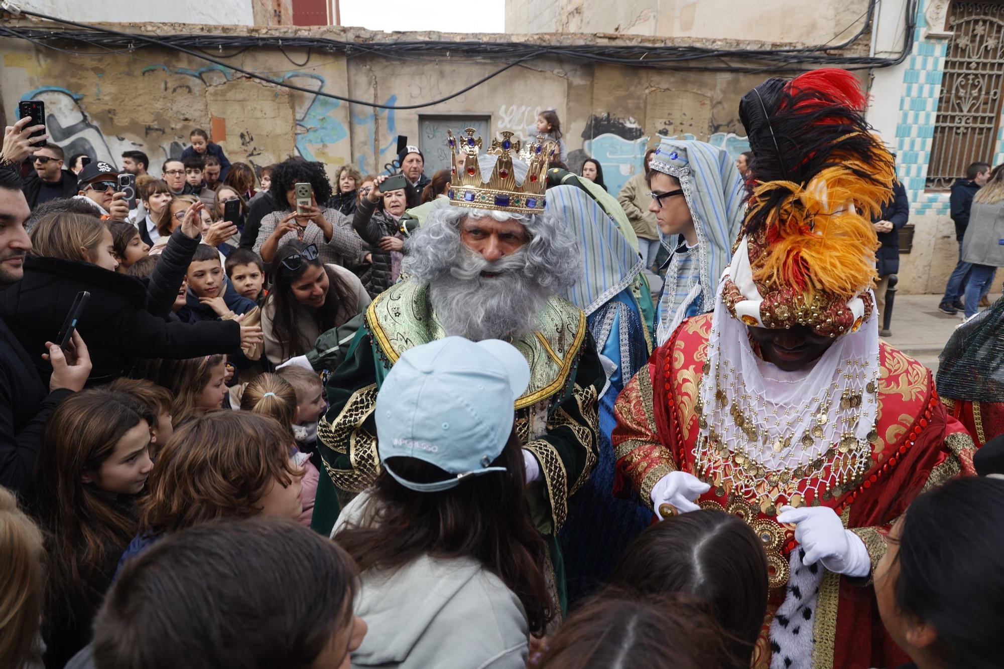 Los Reyes Magos siguen en València y visitan las pedanías afectadas por la dana