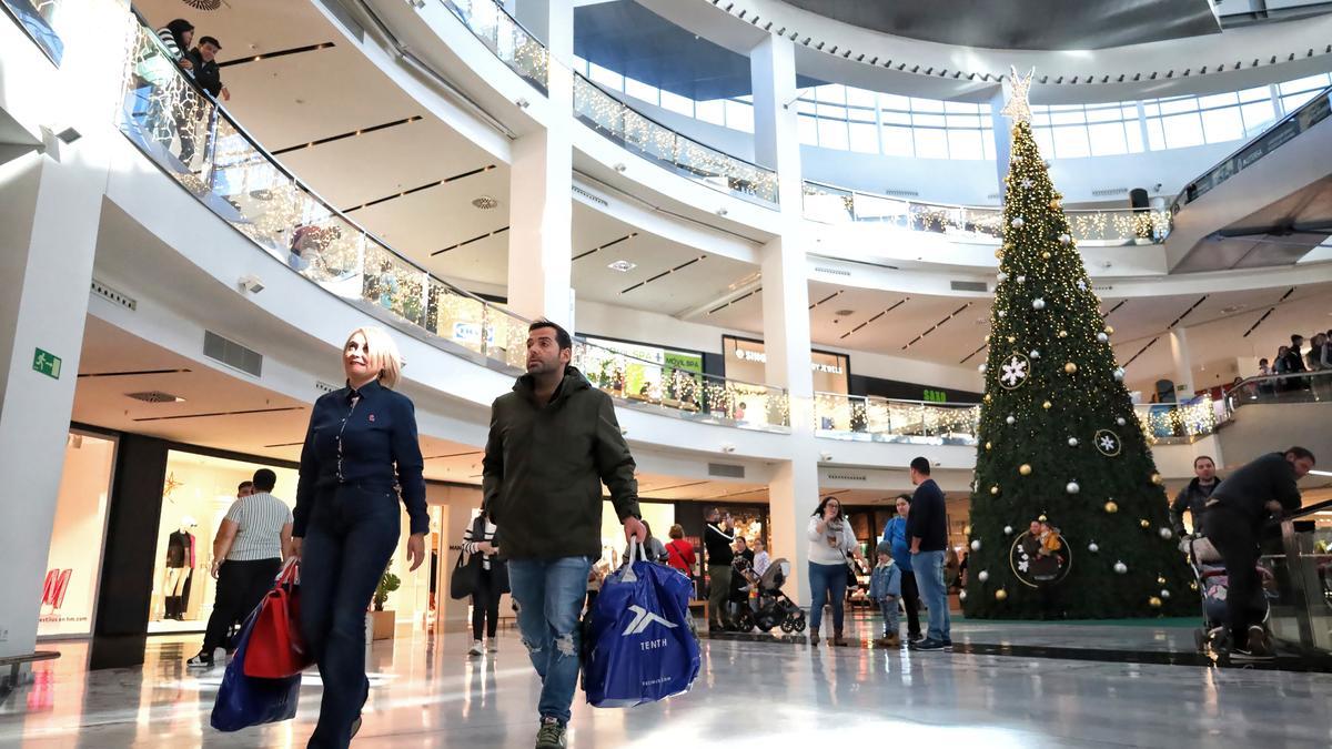 Compras en un centro comercial de Castelló, el pasado fin de semana.