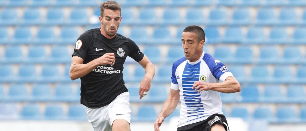 Un lance del encuentro disputado en el estadio José Rico Pérez