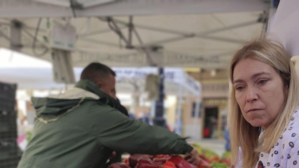 Las montañas de pimientos eran la nota dominante a primera hora de la mañana de la única jornada de feria. | J. A. G.