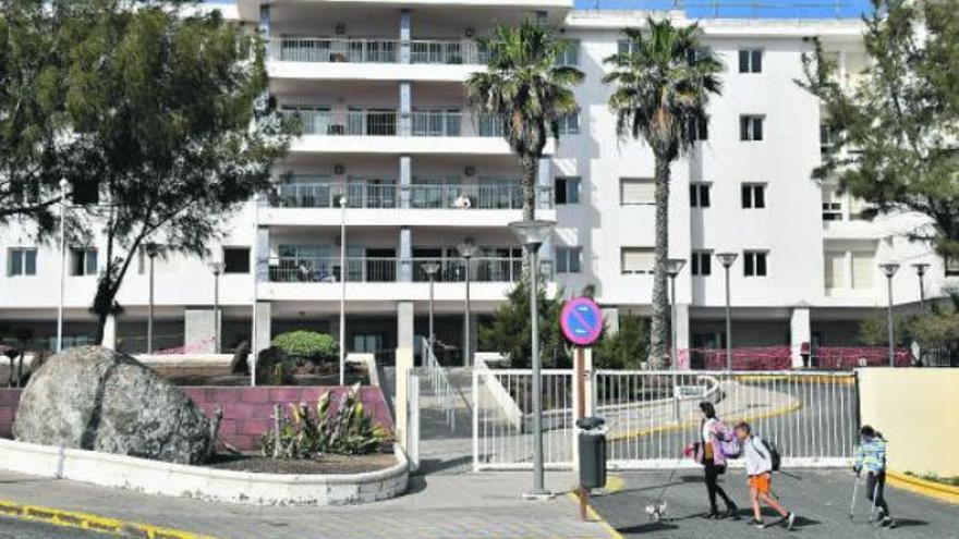 Residencia de mayores de Taliarte cerrada a las visitas un día antes de decretarse el estado de alarma.
