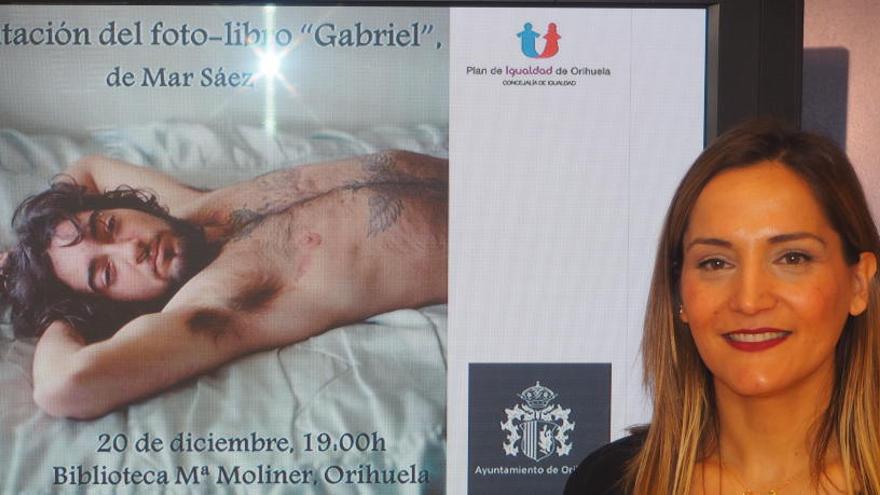 El Ayuntamiento de Orihuela patrocina &quot;Gabriel&quot;, un foto libro sobre la transición de mujer a hombre