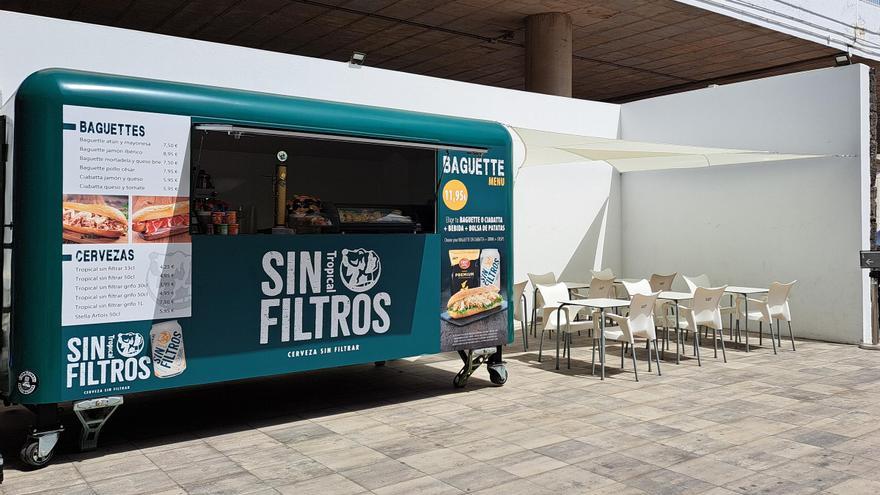 El Aeropuerto de Lanzarote estrena un puesto de bebidas frescas y bocadillos