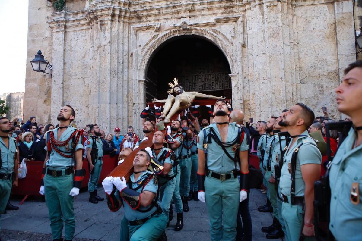 La Legión levanta expectación en el Vía Crucis de La Caridad