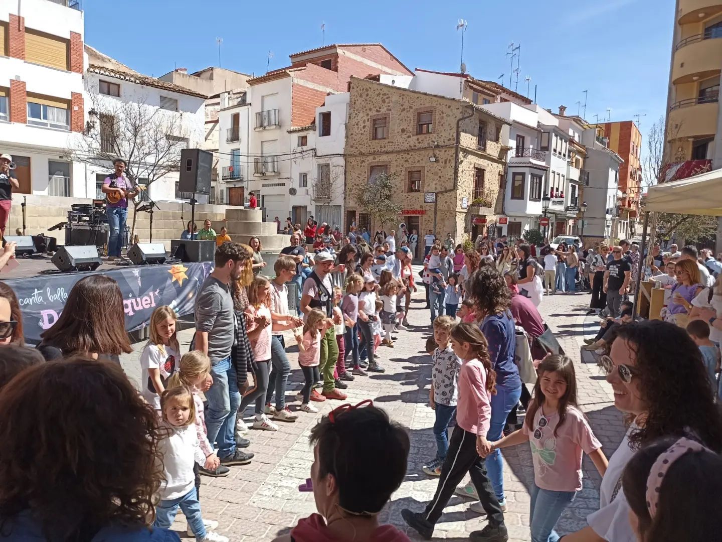 Los peques de Altura se divierten con Dani Miquel