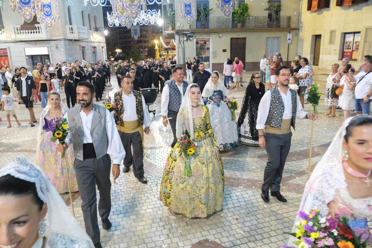 Samuel Ruiz, el alcalde Pablo Ruz y el concejal Claudio Guilabert, en la Ofreda de Flores a la Patrona de Elche en 2024