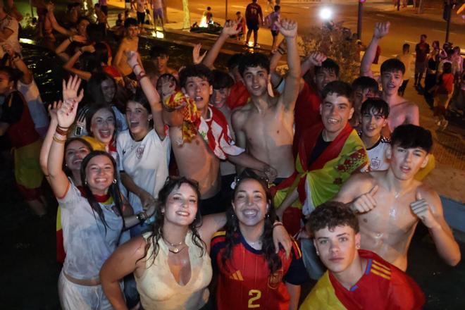 Zamora festeja la victoria de la Selección Española en el Mundial de Fútbol 2026