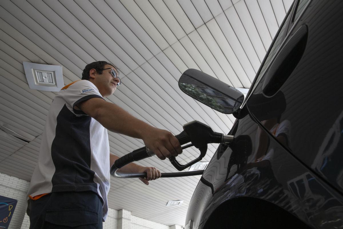 El sobtat encariment dels carburants amenaça el control de la inflació