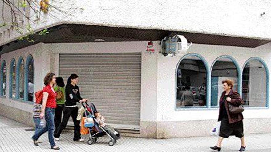 Uno de los comercios cerrados recientemente en Vilagarcía. / j.l. oubiña