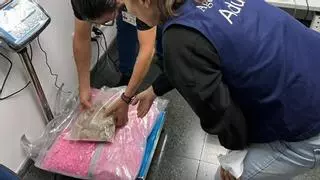 Interceptado en el aeropuerto de Gran Canaria el segundo mayor alijo de cocaína rosa del país