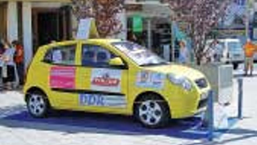 El centro comercial promociona las ventas sorteando un coche