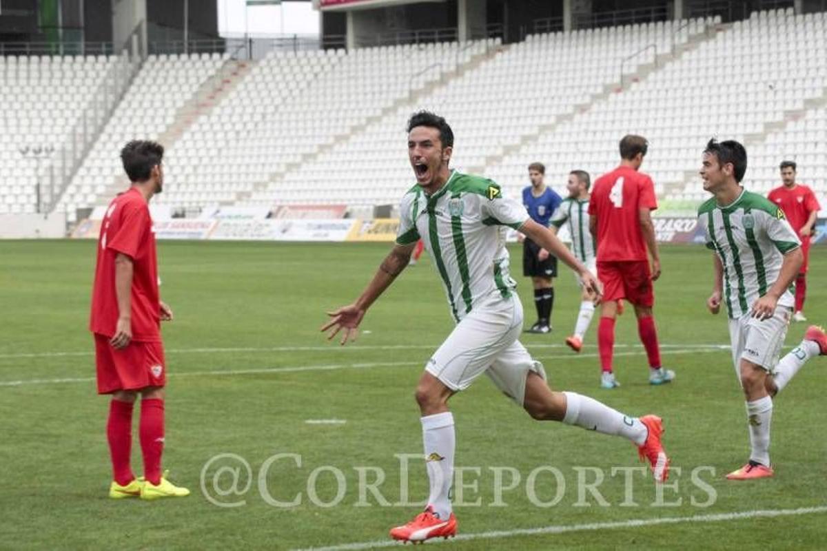 Quiles celebra un gol anotado cuando militaba en el Córdoba B.