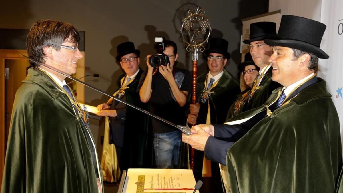 investidura Carles Puigdemont cofrade de honor de la Confraria del Cava 20170526