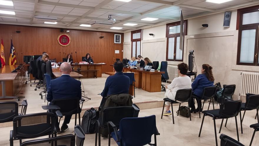 El expresidente del Consell de Formentera Jaume Ferrer y la exconsellera Silvia Tur se niegan a declarar en el juicio por prevaricación