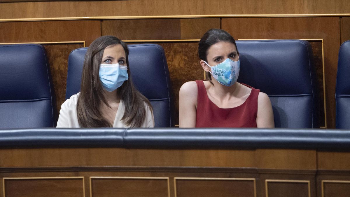 La ministra de Derechos Sociales y Agenda 2030, Ione Belarra, y la ministra de Igualdad, Irene Montero.