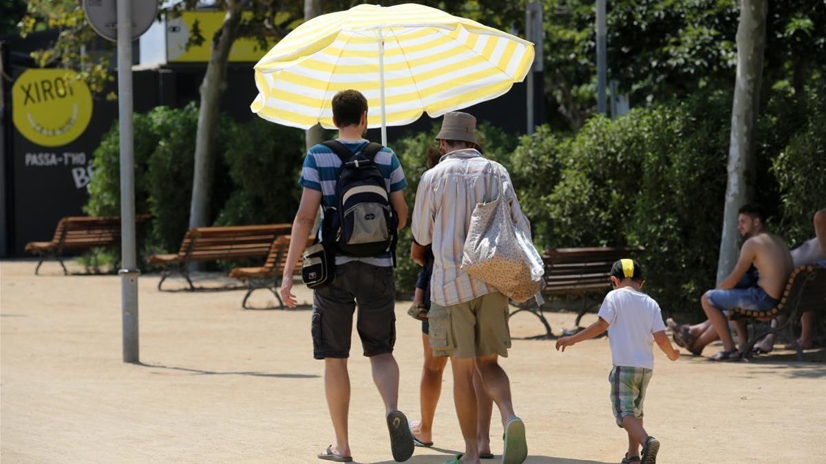 Ambiente veraniego en Barcelona frente a la ola de calor