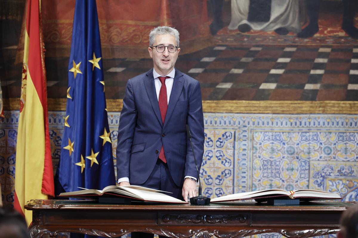 El nuevo conseller de Hacienda, Arcadi España, en la toma de posesión