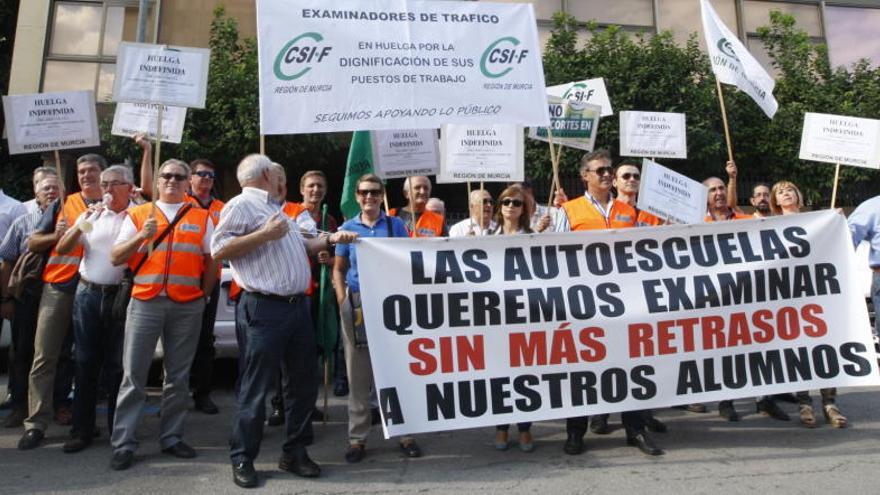 Los examinadores del carné de conducir siguen en huelga