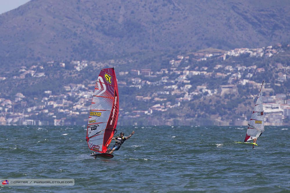 L''elit mundial del Windsurf competeix al Golf de Roses