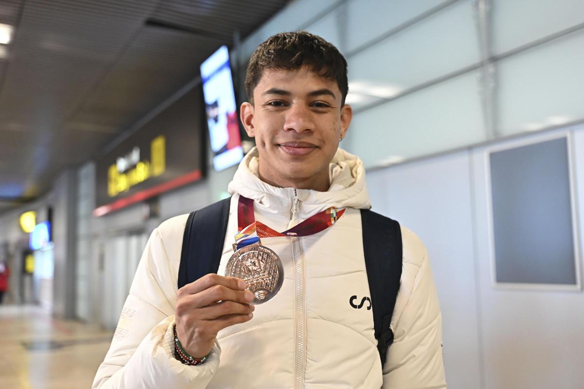 Josué Canales, abans d'ahir, amb la medalla de bronze aconseguida al Mundial de la Xina