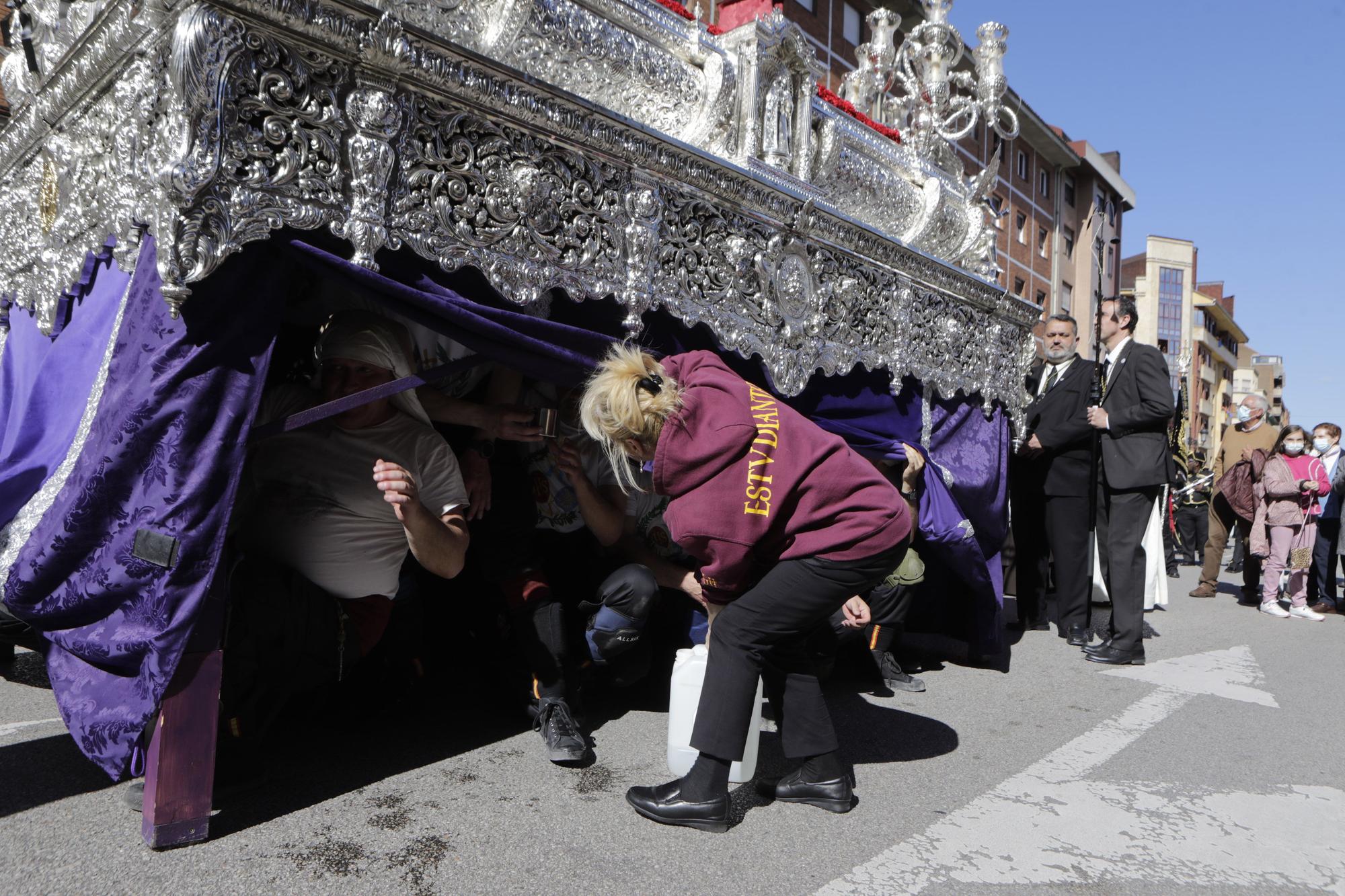 EN IMÁGENES: Así fue la procesión de los Estudiantes en Oviedo