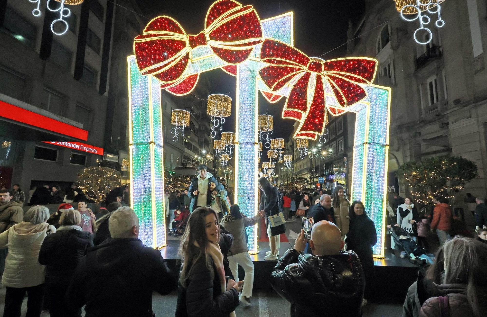 Las luces de Navidad atraen a miles de visitantes a Vigo