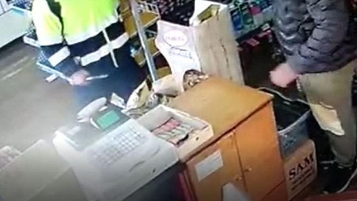 Una mujer atraca armada un supermercado en Sant Adrià de Besòs