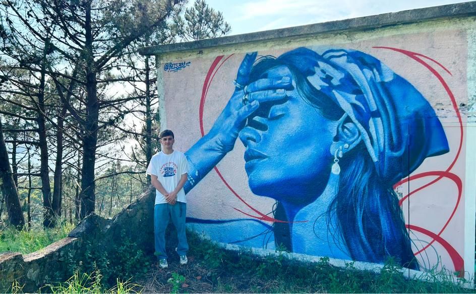 Un paseo entre los nuevos murales de Nigrán que bañan playas y &#039;otean&#039; desde el monte