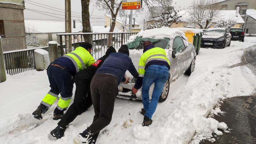 El invierno trae su primera nevada a Galicia