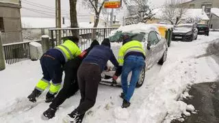 El aire ártico cuaja en nevadas de hasta medio metro en las montañas de Galicia