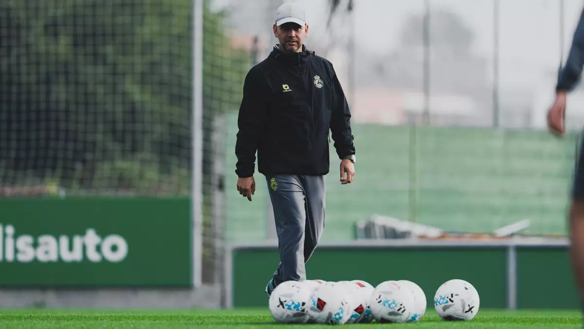 José Alberto, antes del Racing-Deportivo: «Somos equipos similares, es un partidazo»