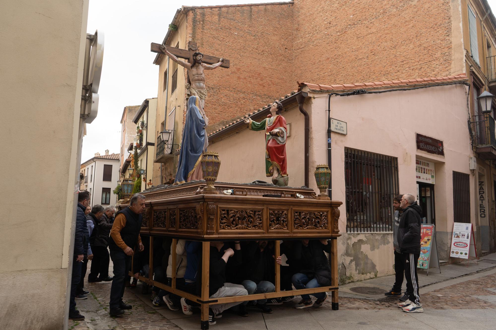 GALERÍA | Las mejores imágenes del traslado de pasos a la carpa de la Semana Santa de Zamora