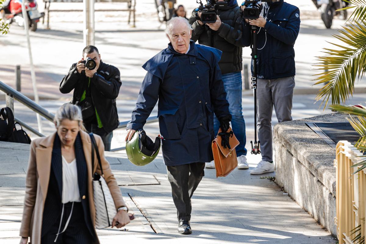 El exvicepresidente del Gobierno Rodrigo Rato a su llegada a un juicio en la Audiencia Provincial, a 10 de abril de 2024, en Madrid (España). La Fiscalía Anticorrupción acusa a Rato de once delitos contra la Hacienda Pública.