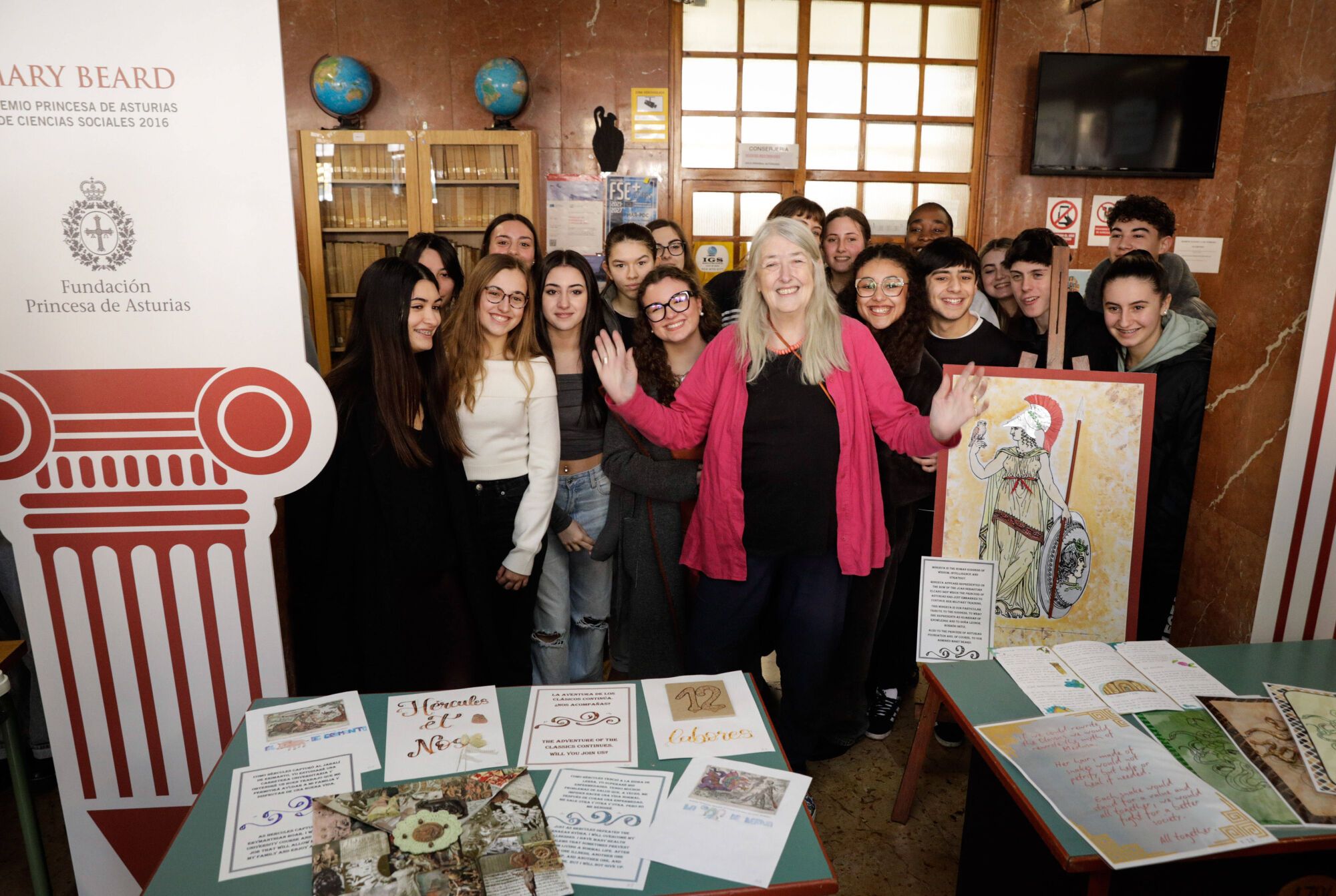 EN IMÁGENES: La "amazona" Mary Beard fascinada en su encuentro con estudiantes en Gijón: "A Nerón le habrían encantado las redes sociales"