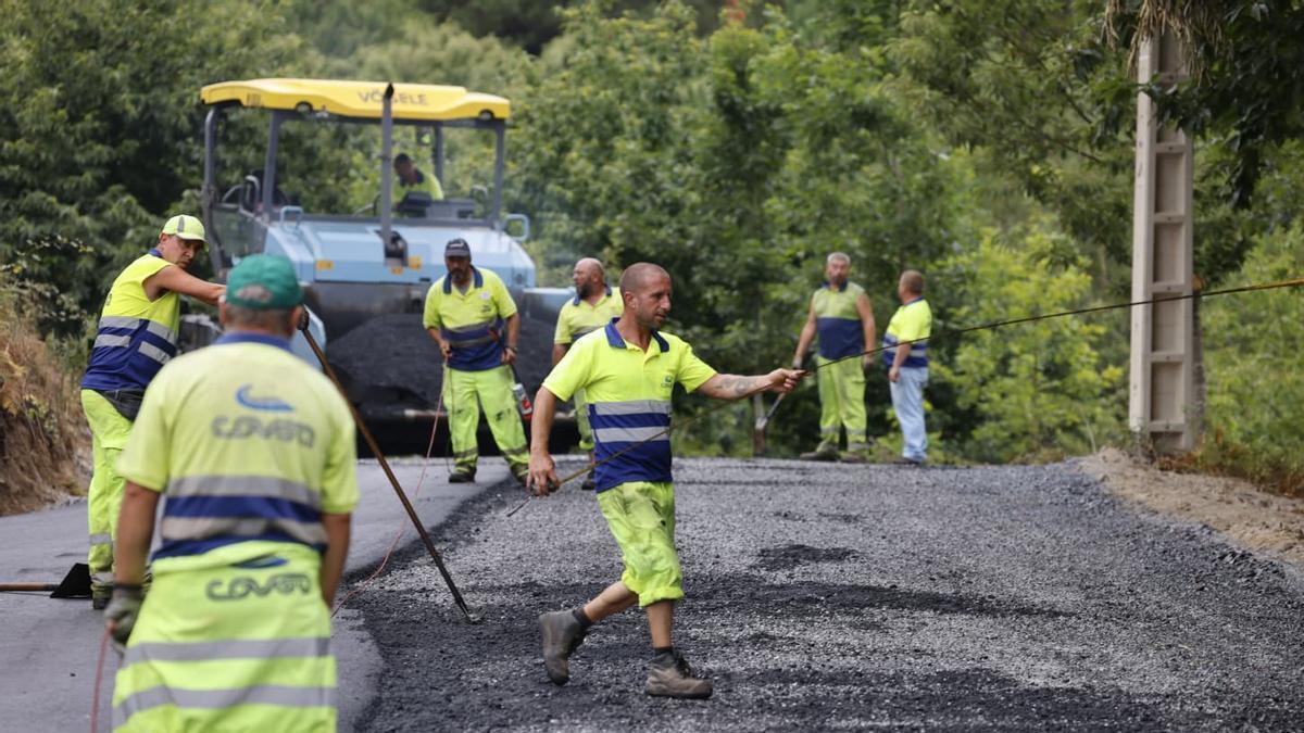 Obras de asfaltado en el vial