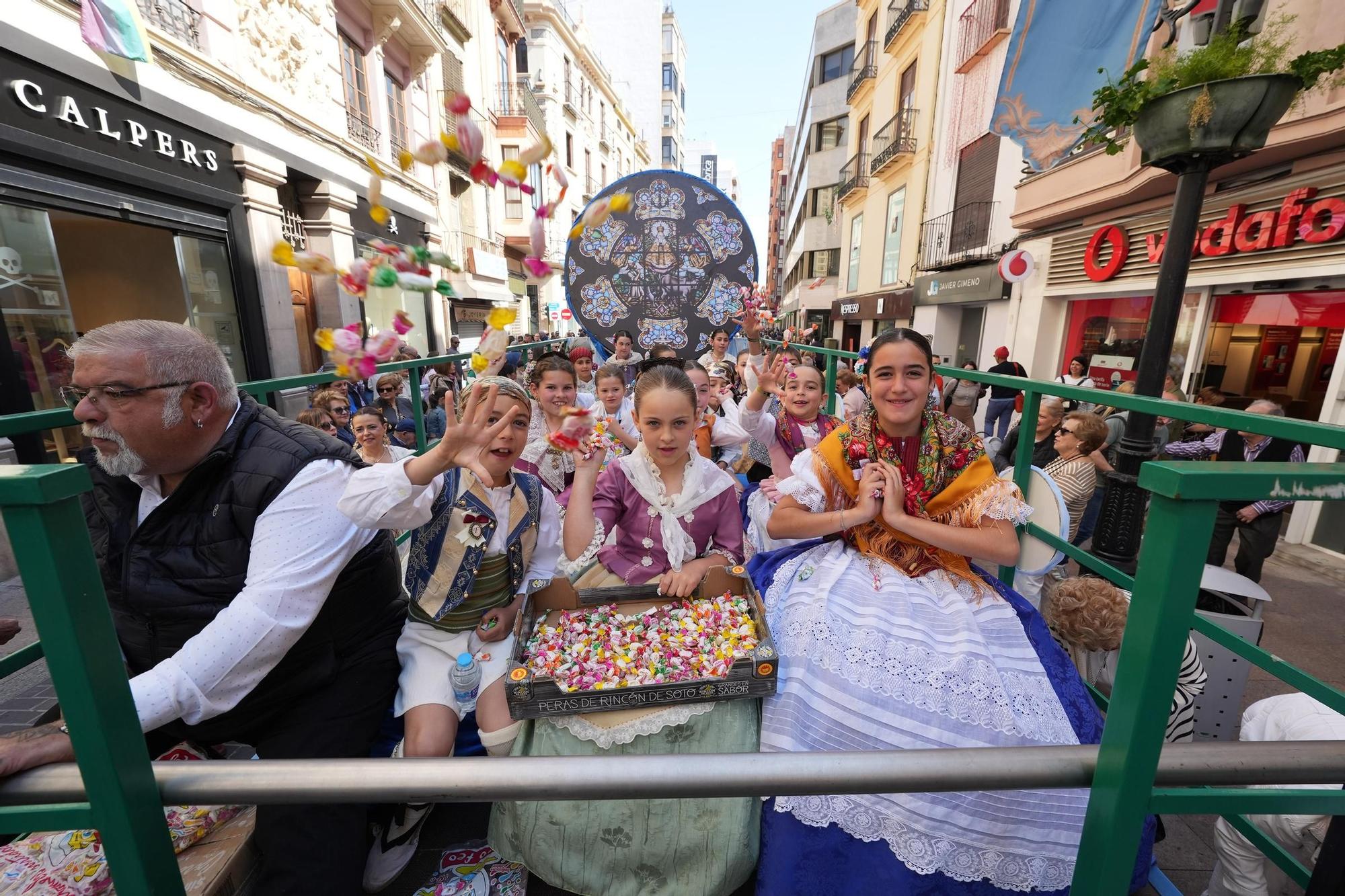 Las mejores imágenes del homenaje de los niños de Castelló a la Lledonera con el Pregonet